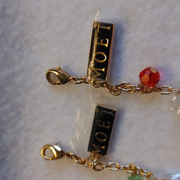 Moet Charms for Champagne Flute Glass - Picture 3 of 6